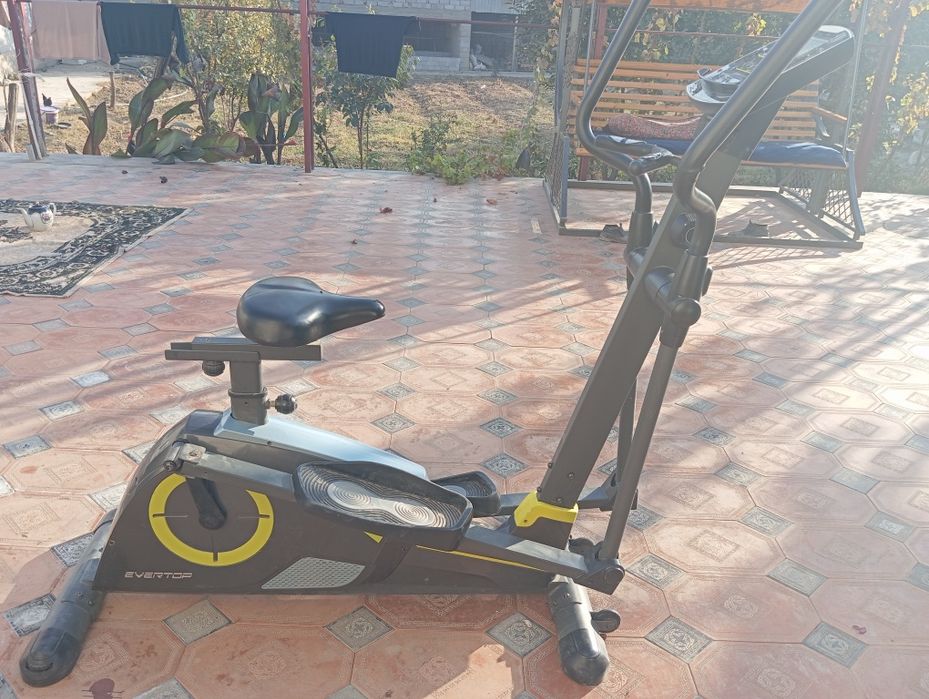 Велотренажёр сотилади лежали