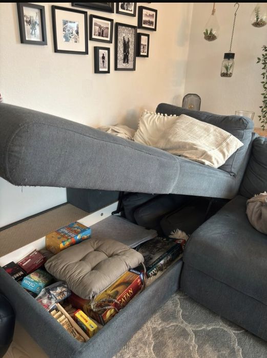 Canapea extensibilă cu spațiu pentru depozitare