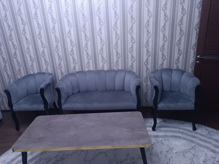 Продам мебел почти новые шикаонони состояния