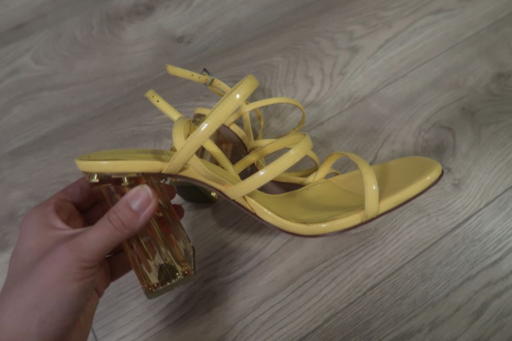 Vand sandale Zara mărime 39