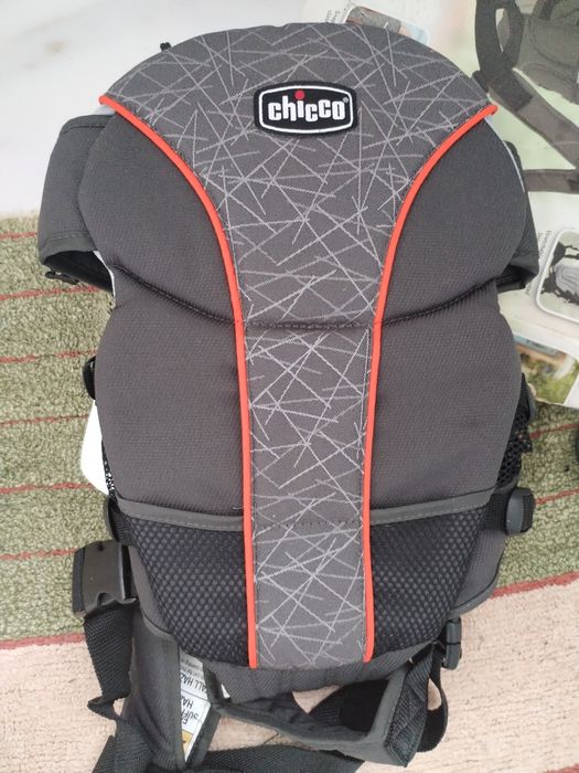 Vând marsupii Chicco