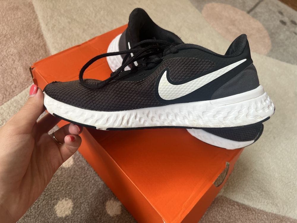 Унисекс Маратонки Nike Revolution 5