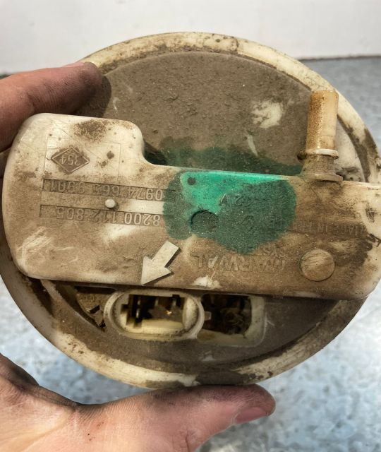 Pompa benzina 8200 112 805 Dacia Logan prima generatie