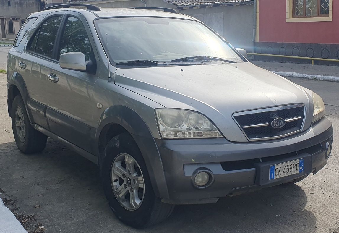 Vand kia sorento an 2005 acte de italia valabile 2.5 diesel 260000km