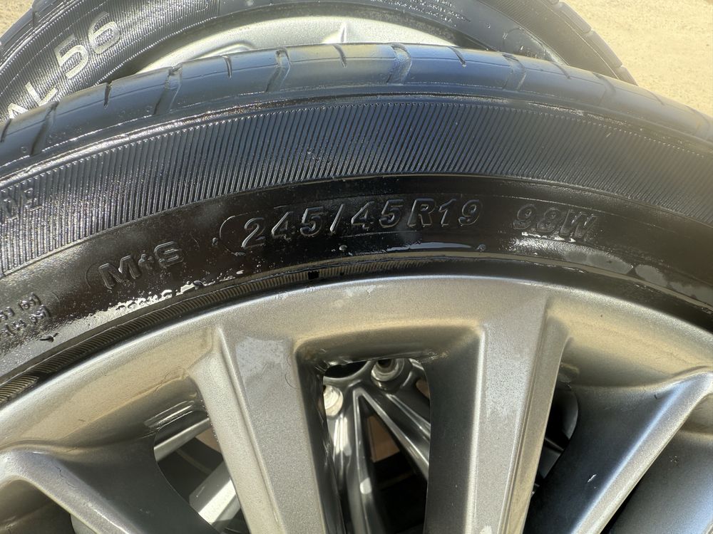 Диск с шинами 245/45/R19