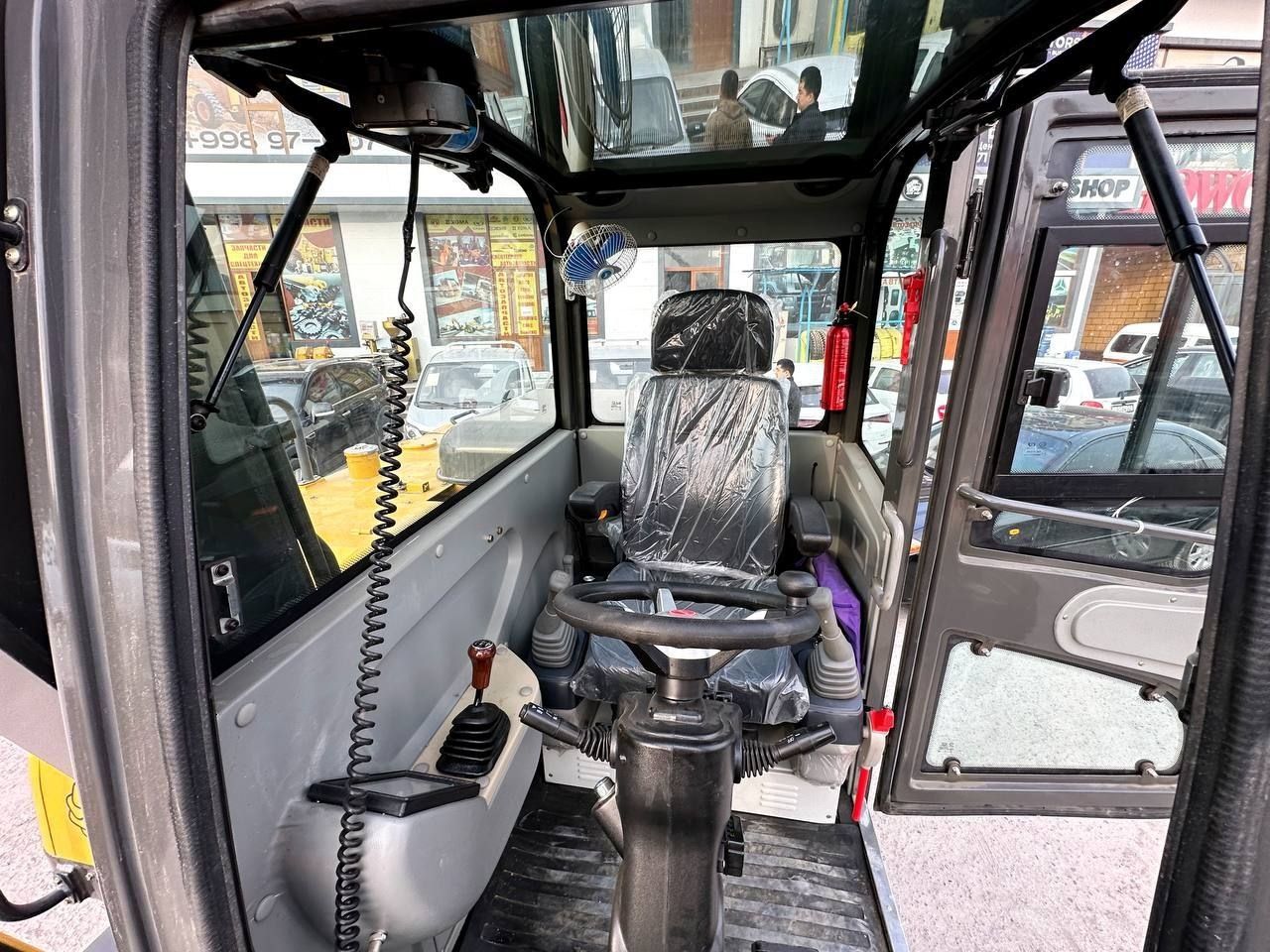 Колёсний экскаватор ZML-SE90