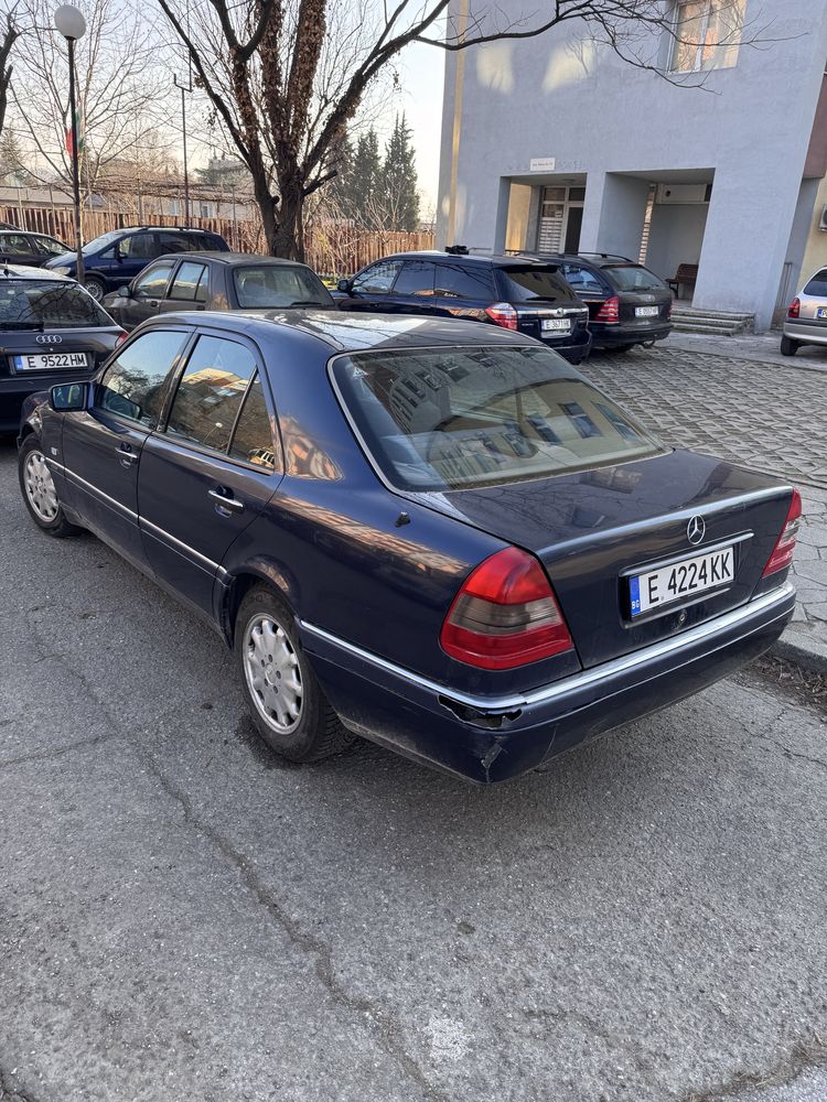 Мерцедес      ц180