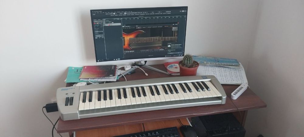 Ovoz yozish studio tayyor sotiladi