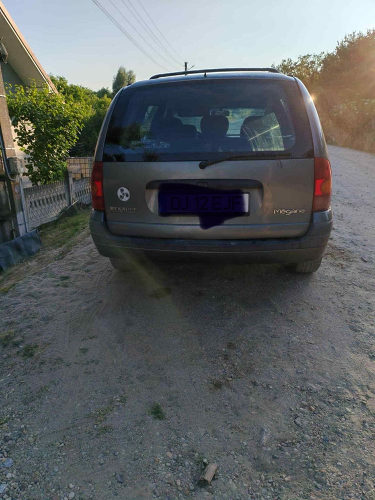 Vand sau dezmembrez Renault Megane