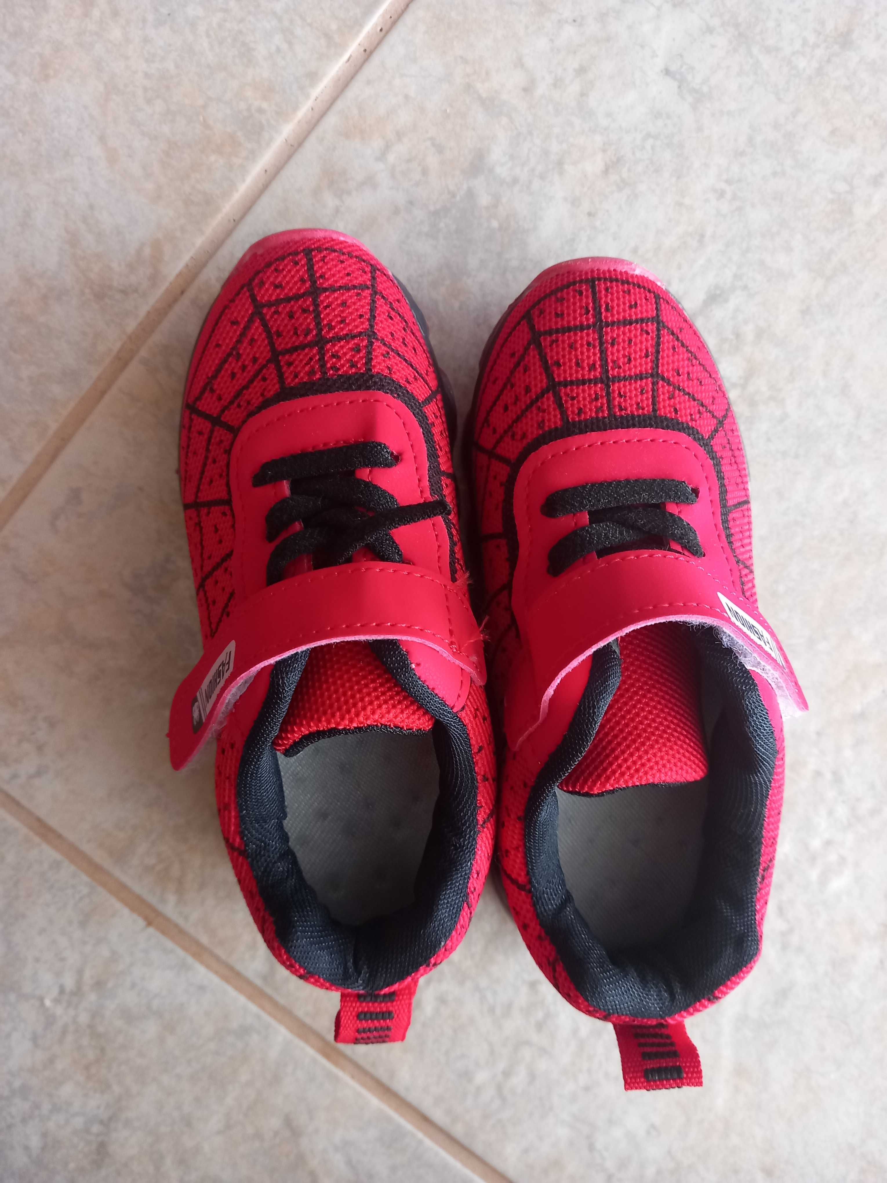 Светещи маратонки Spiderman- 27 номер