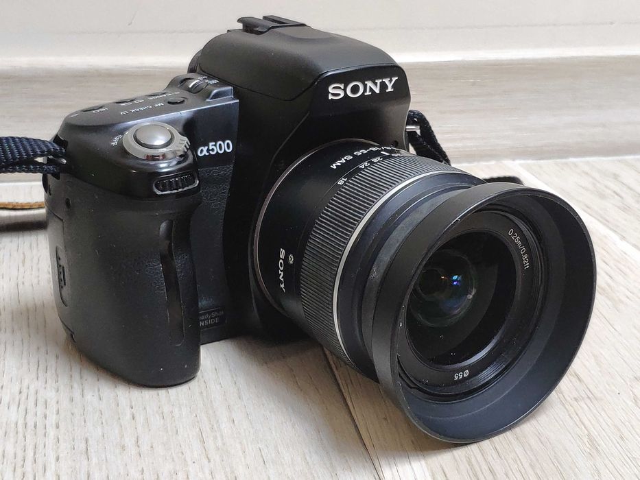 Фотоапарат Sony Alpha 500 с обектив Sony SAL 18-55mm + аксесоари