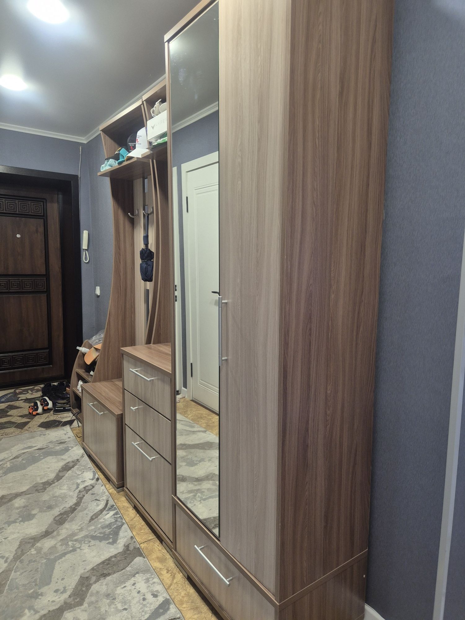 Продаётся комплект для прихожей