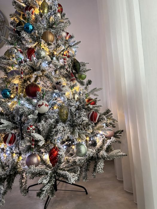 Globuri seturi, beteala, instalații de Crăciun brad Iași