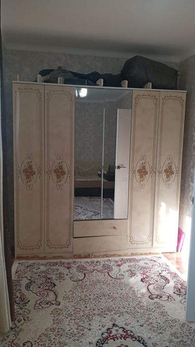 Шкаф сатылады, орташа состояниеде