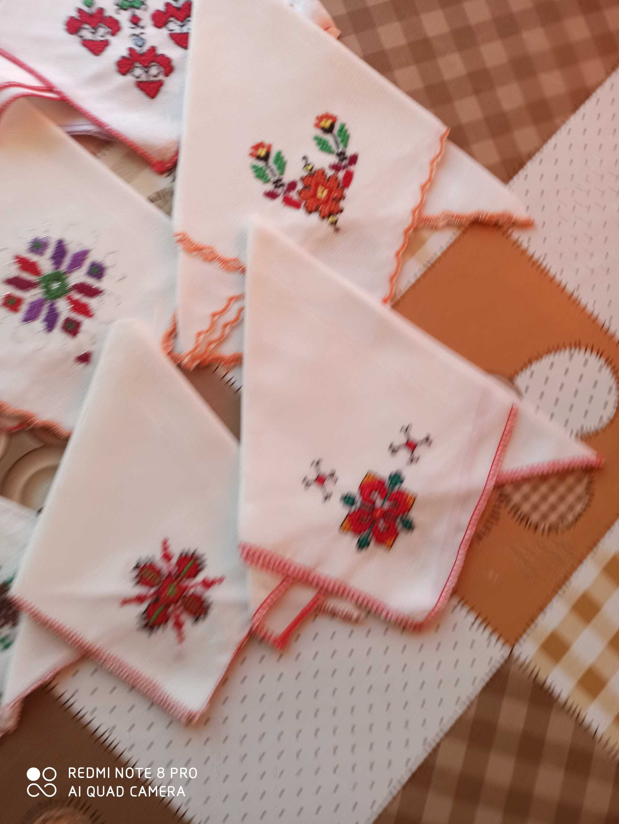 Бродирани дамски кърпички