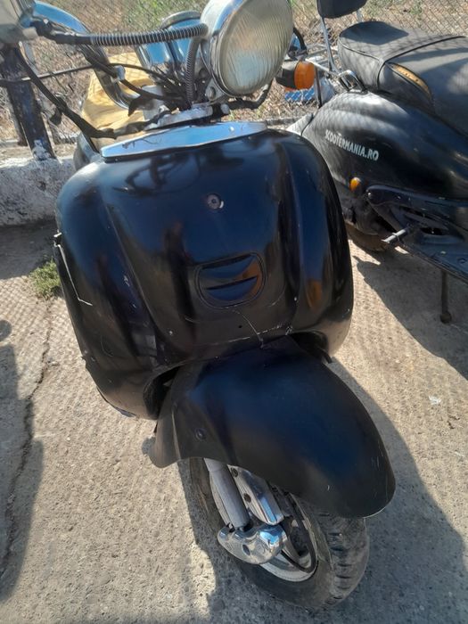 Vând ieftin scutere și mopeduri