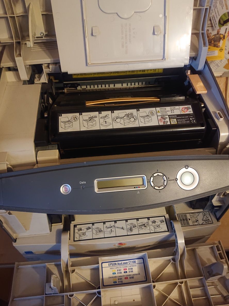 Цветной лазерный принтер Epson