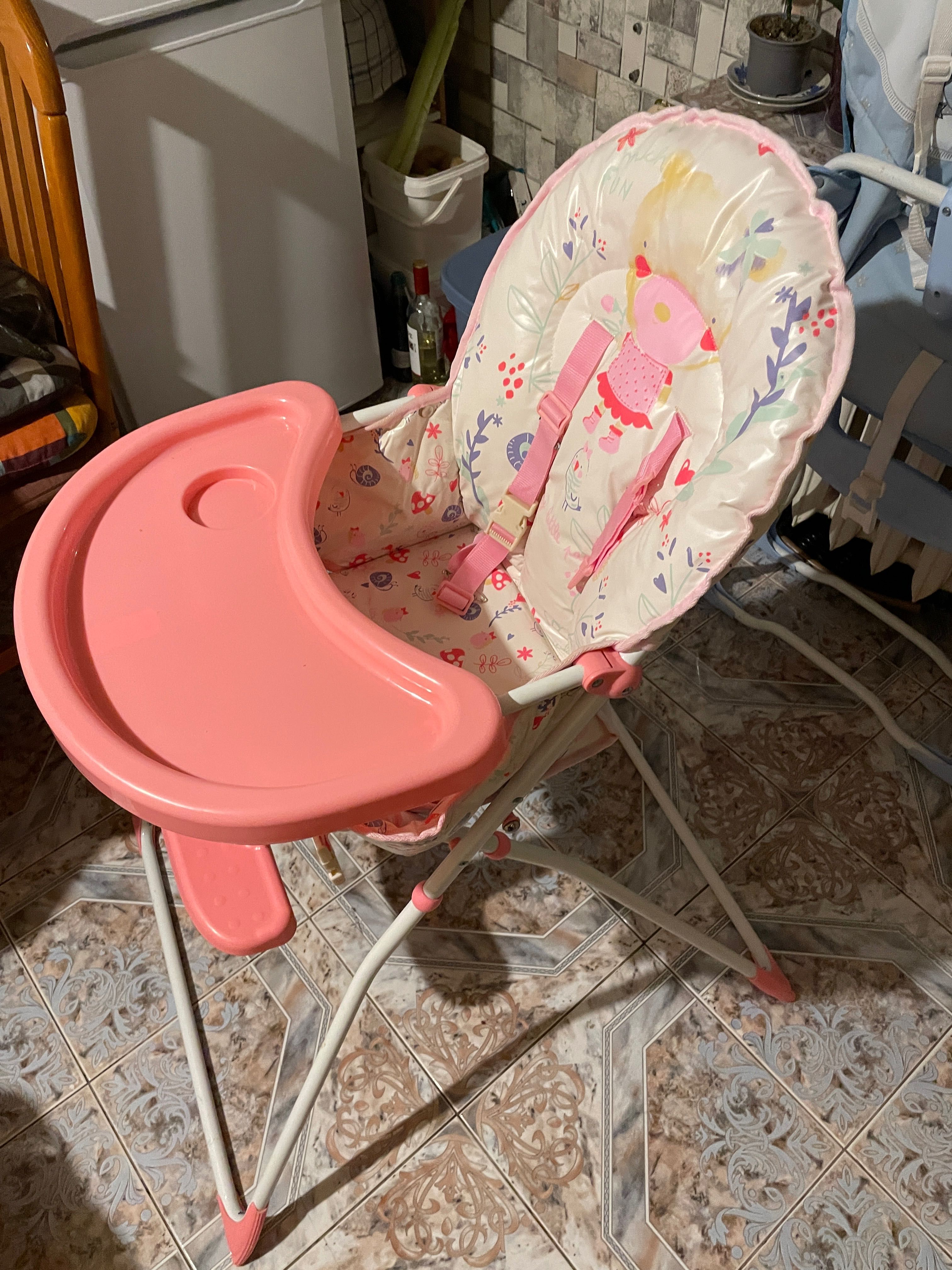 Продавам столчета за хранене за малки деца