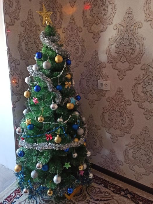 Продам ёлку высота 1.40