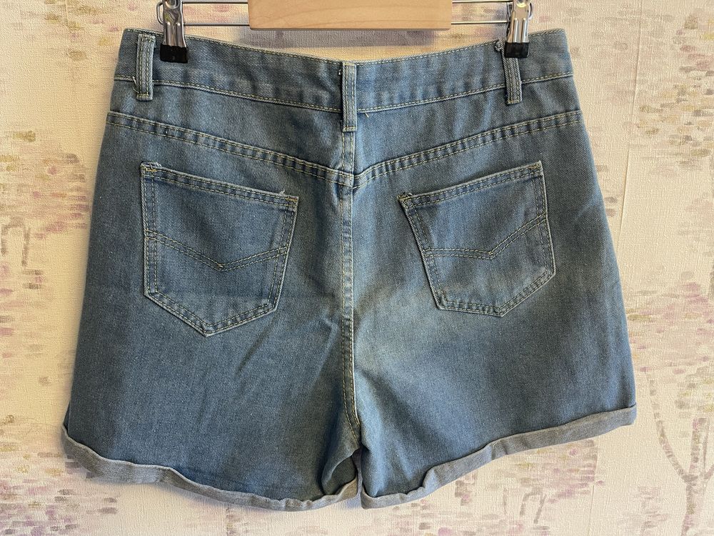 Pantaloni scurti dama / vintage marimea XL spre L