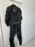Vand 2 costume moto !