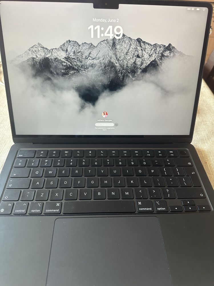 MacBook air 13 M3 chip 256gb 16gb ram