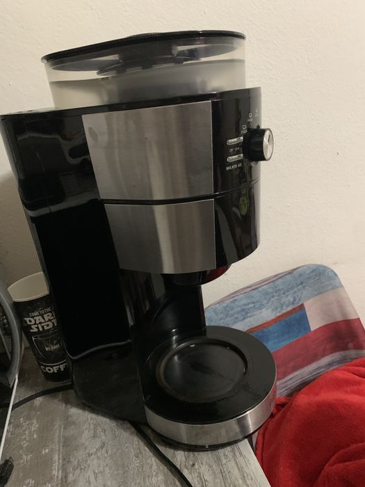 Cafetiera cu rasnita BEEM