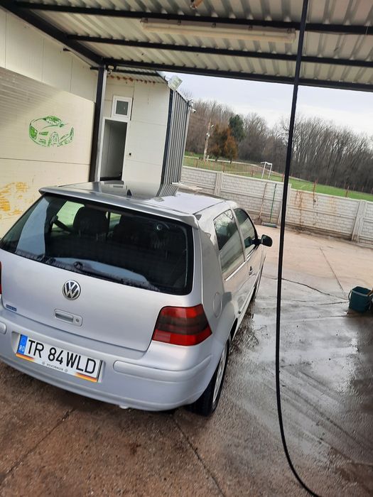Vând Golf 4 16 benzina