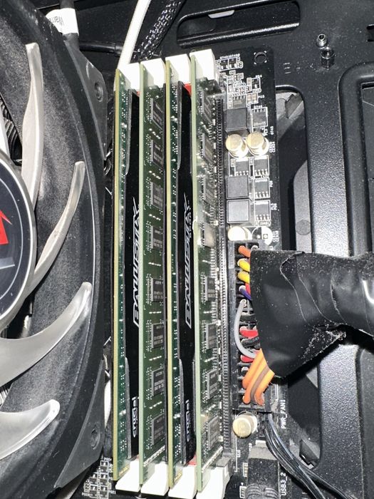 Дънна платка с процесор i7 и 32 Gb рам