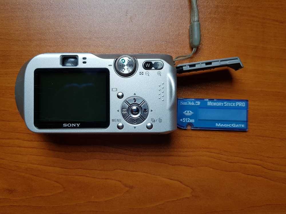 Sony Cyber-shot DSC-P200 7.2MP Digital Camera