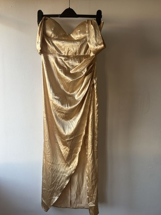 Rochie aurie pentru evenimente