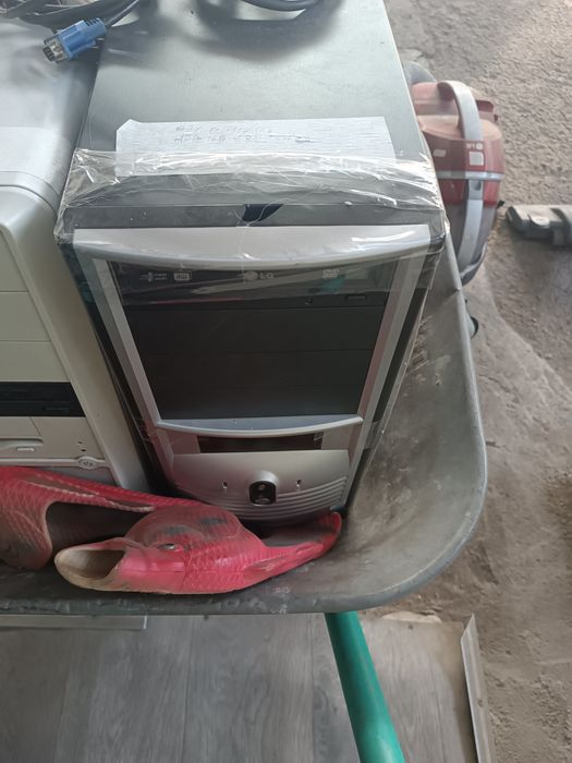 Системный блок. ОЗУ 4гб.  HDD 16GB+ 80 and 3000гц