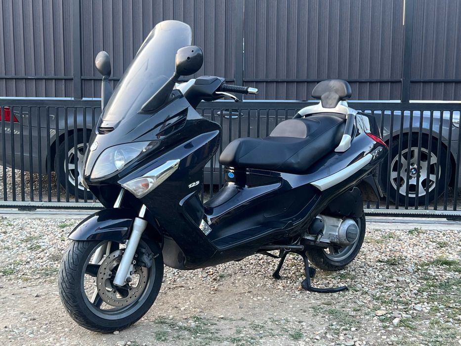 Scuter cu B-ul Piaggio X-EVO 125 c
