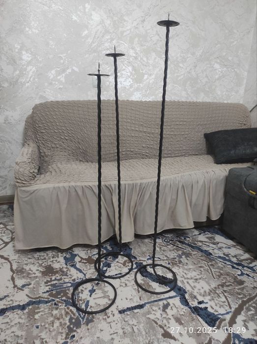 Подсвечники три штуки, железные