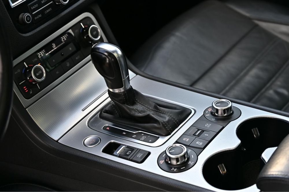 Volkswagen Touareg 3.0 TDI 245cp 4x4 R-Line Int/Ext Camere360*