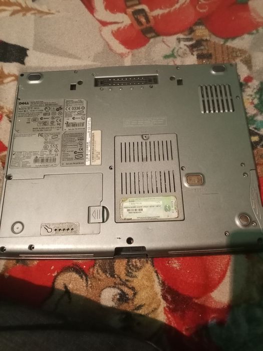 Vând laptop dell pentru piese