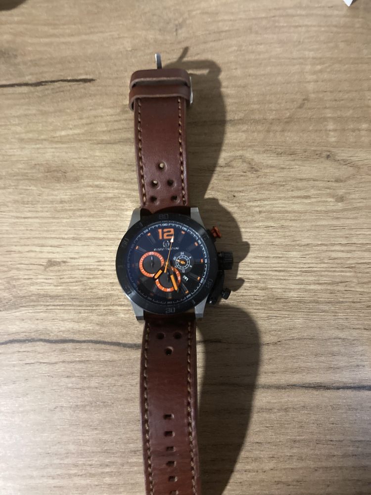 Часовник Sergio Tacchini.