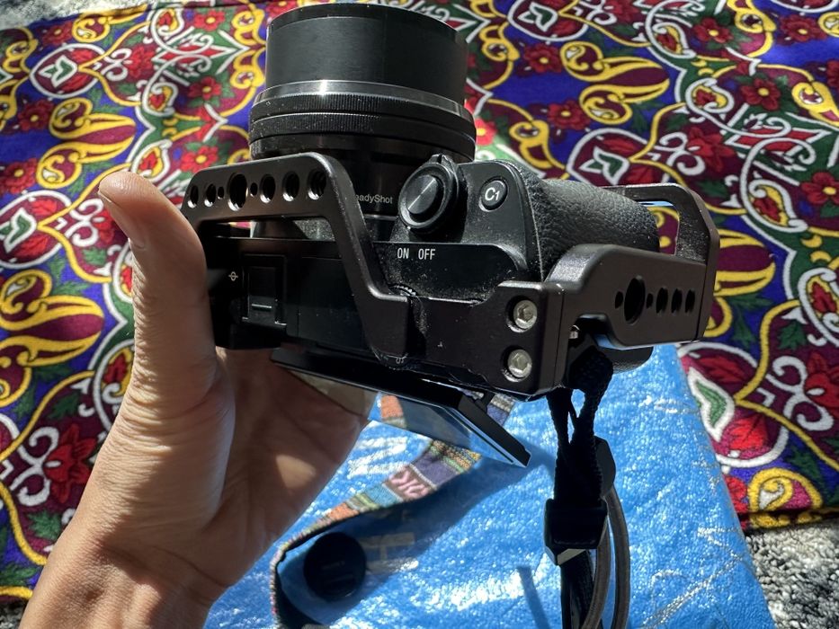 Sony Alpha a6000 – 24.3 MP, Full HD video , 16-50mm lens