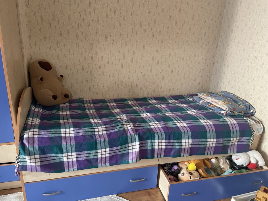Продам кровать с матрасом