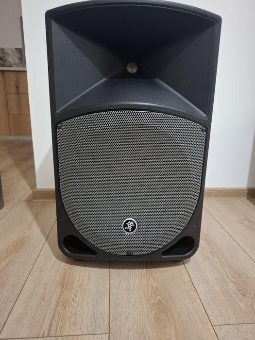 Mackie Thump  TH 12 A