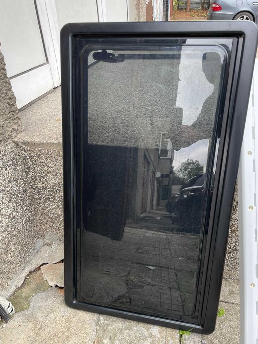 Продавам прозорец за кемпер/каравана DOMETIC