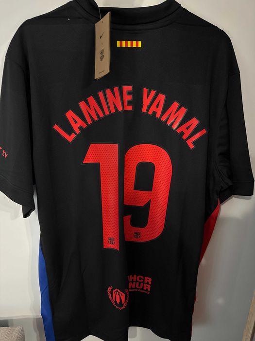 Kit Yamal Barcelona fotbal away