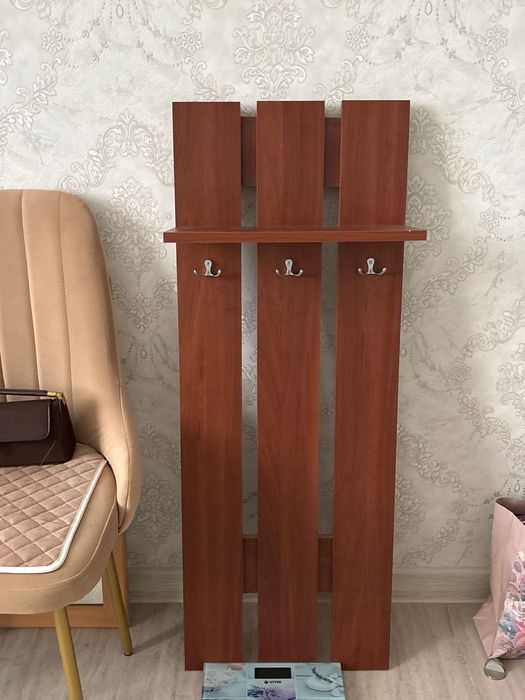 Вешалка с зеркалом