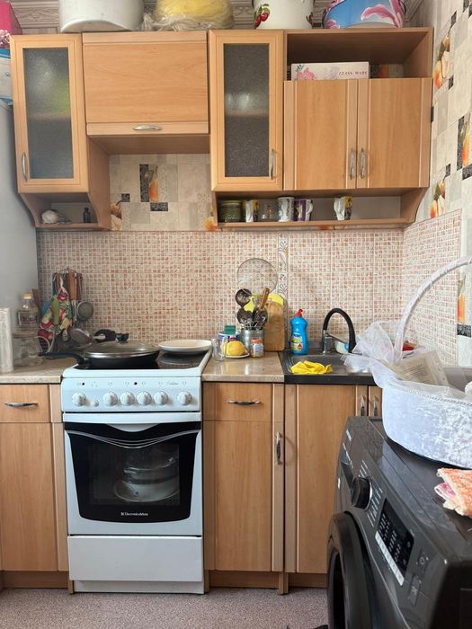 Прихожая, кухонный гарнитур, шифоньер