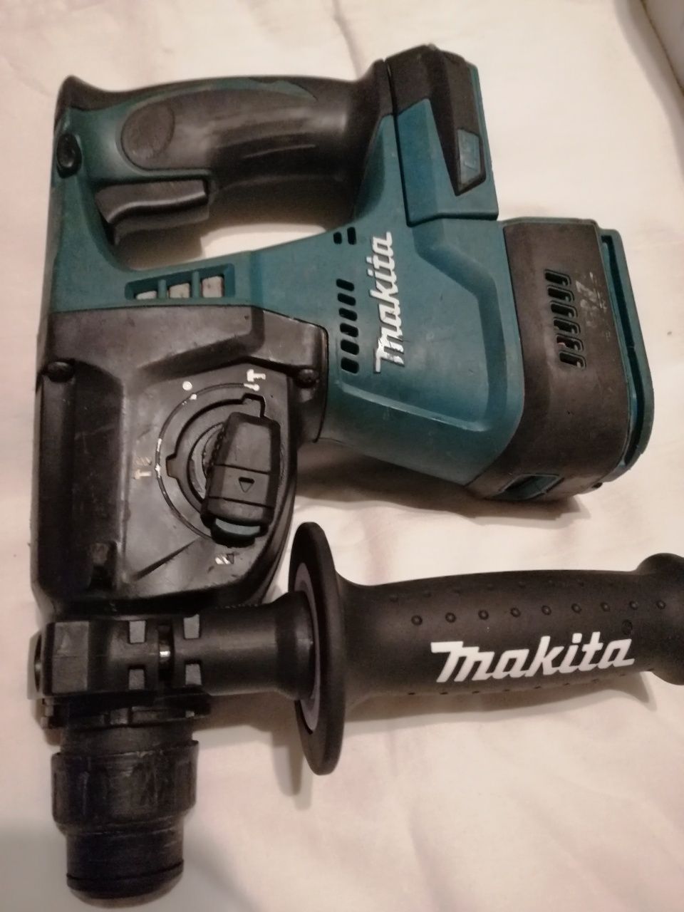 Перфоратор Makita DHR 242  18v безчетков