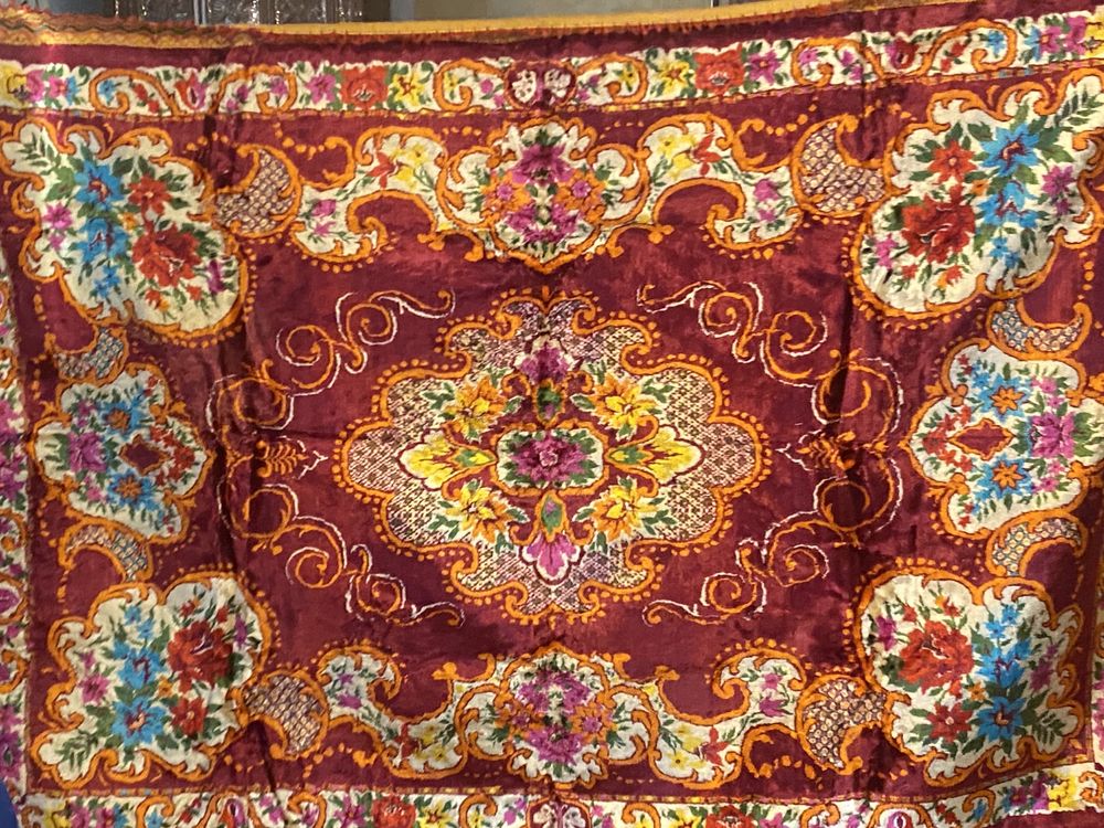 Set carpeta persana (cuvertura si fata de masa mica originala anii 80)