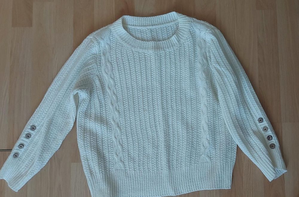 Продам белую кофту