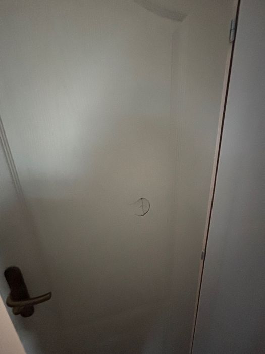 Вътрешни врати 4 броя бели. Размери 80 о 70.