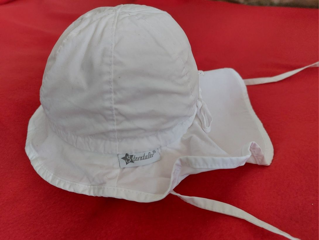 Слънцезащитна шапка Sterntaler, 100% памук,UPF 50+ за бебета до 4-5 м.