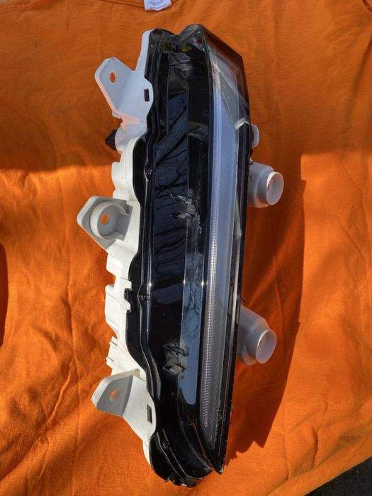 Дясна LED светлина Peugeot 2008